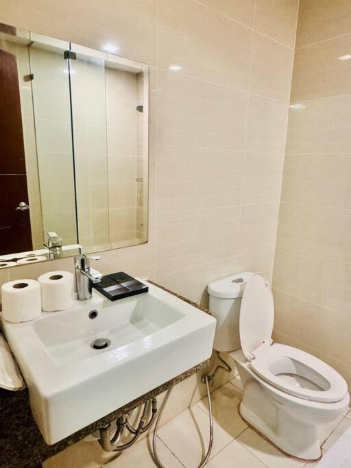 One Uptown Residences Bgc Taguig Exterior photo